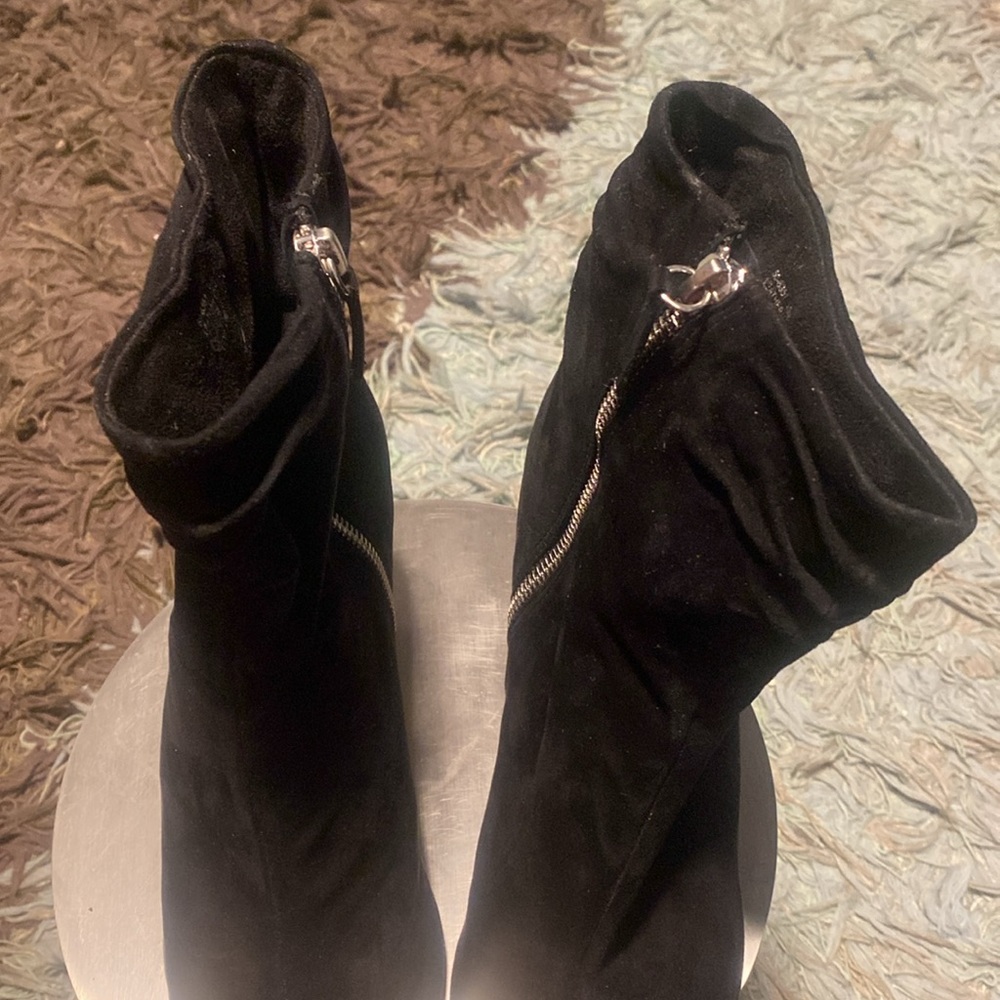 NWOT BLACK SUEDE BELLA VITA DANIELLE BOOTIES - Picture 3 of 16